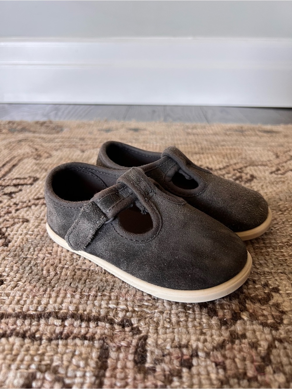 Zara Kids Dark Grey Suede Mary Jane T-Strap Shoes Flexible Sole Size Eur 24